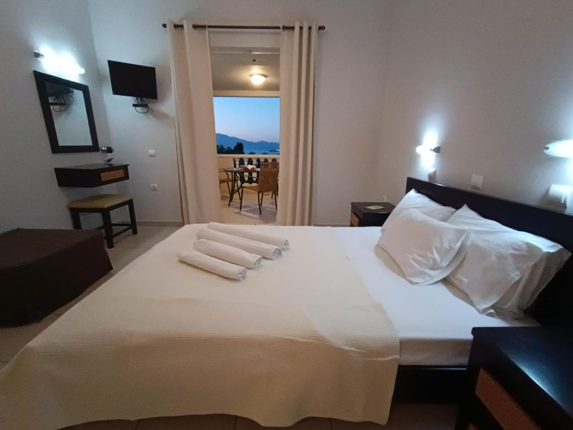 Pouliezos Koklanis Zante Apartments Alykes  Eksteriør billede
