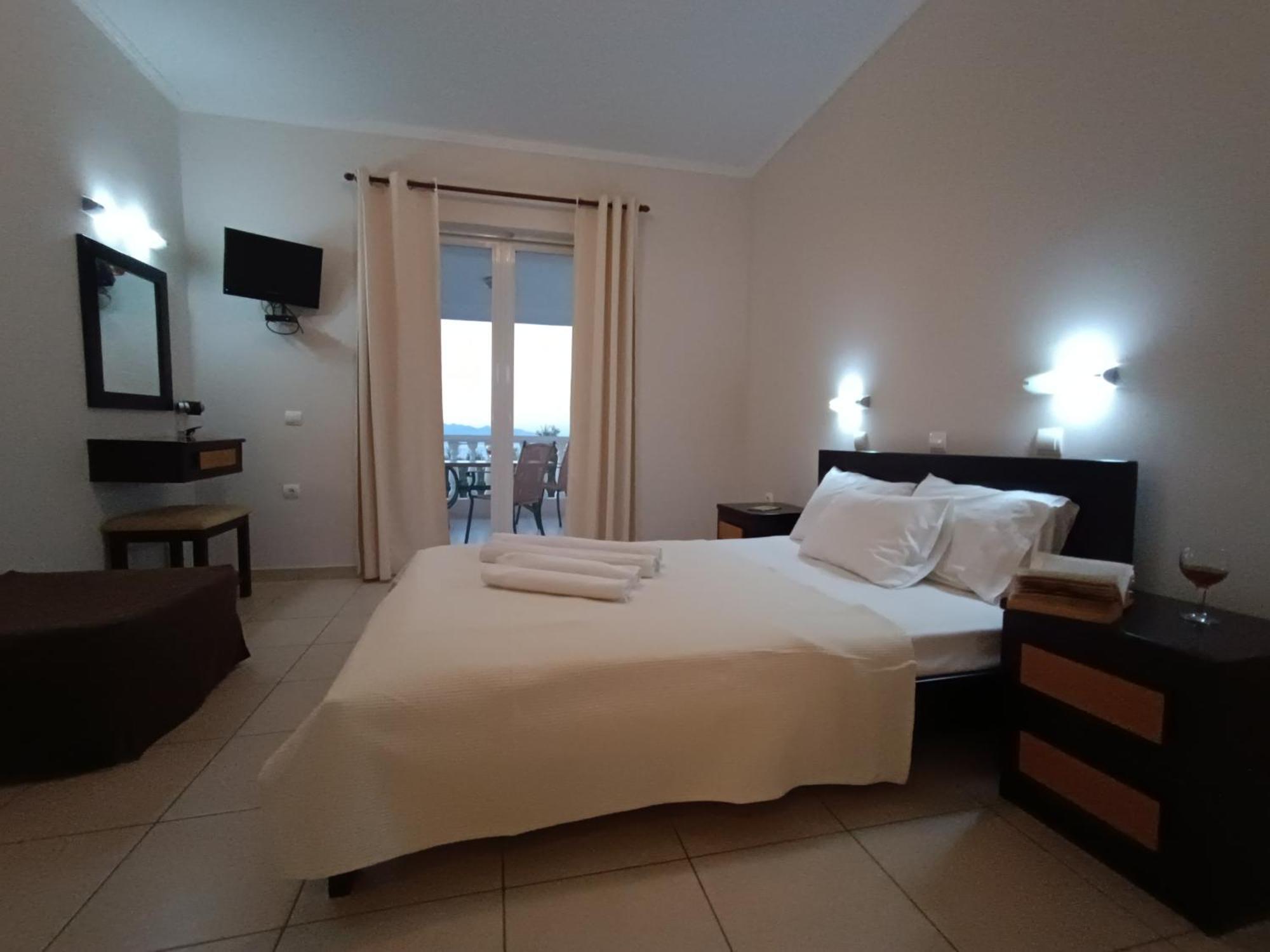 Pouliezos Koklanis Zante Apartments Alykes  Eksteriør billede