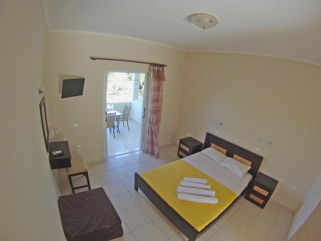 Pouliezos Koklanis Zante Apartments Alykes  Eksteriør billede
